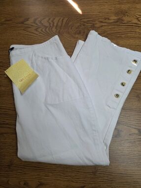 NWT Denim & Co. White Capris With Button Accents Size 1X
